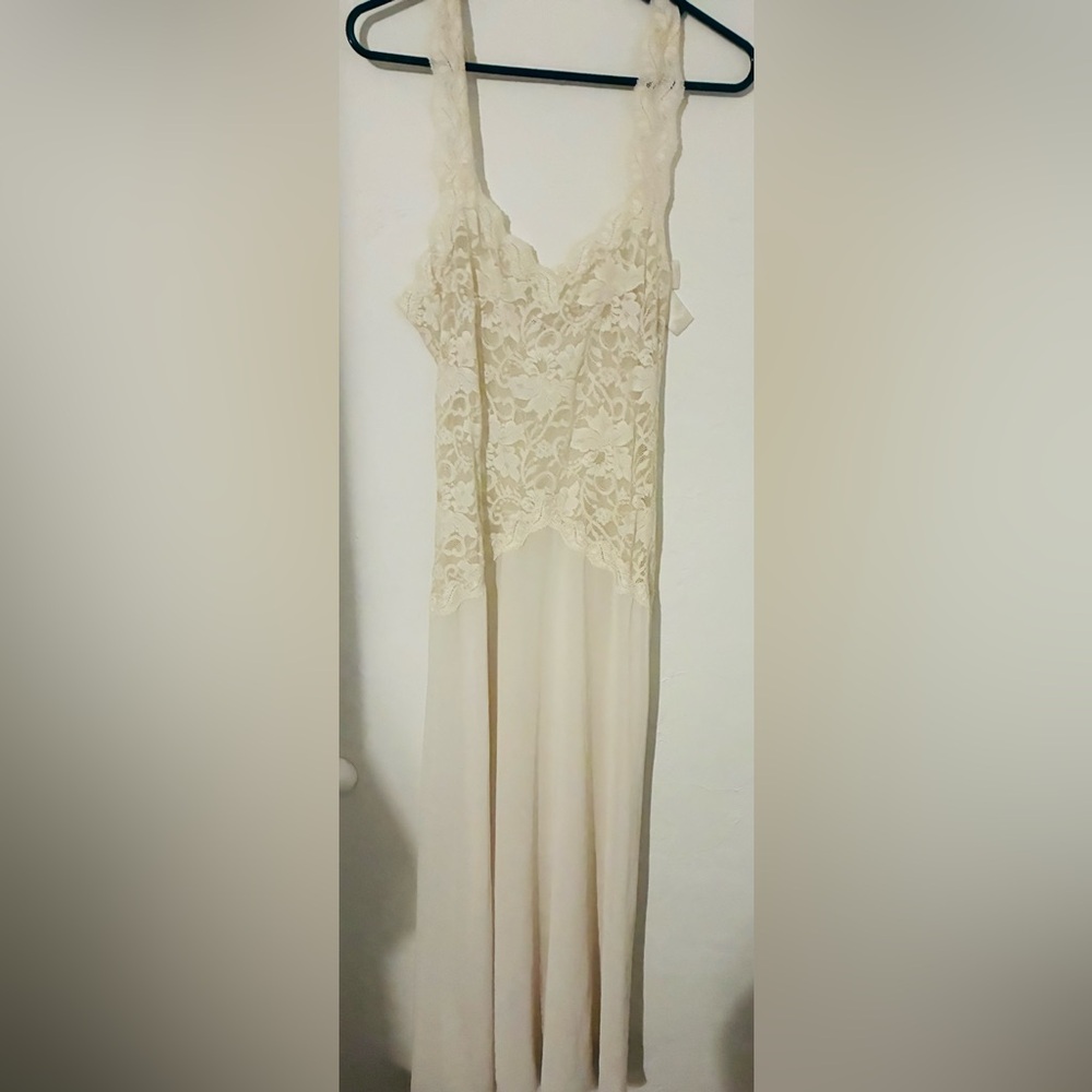 Victoria’s Secret maxi lace bows Elegant Cream Lace night gown